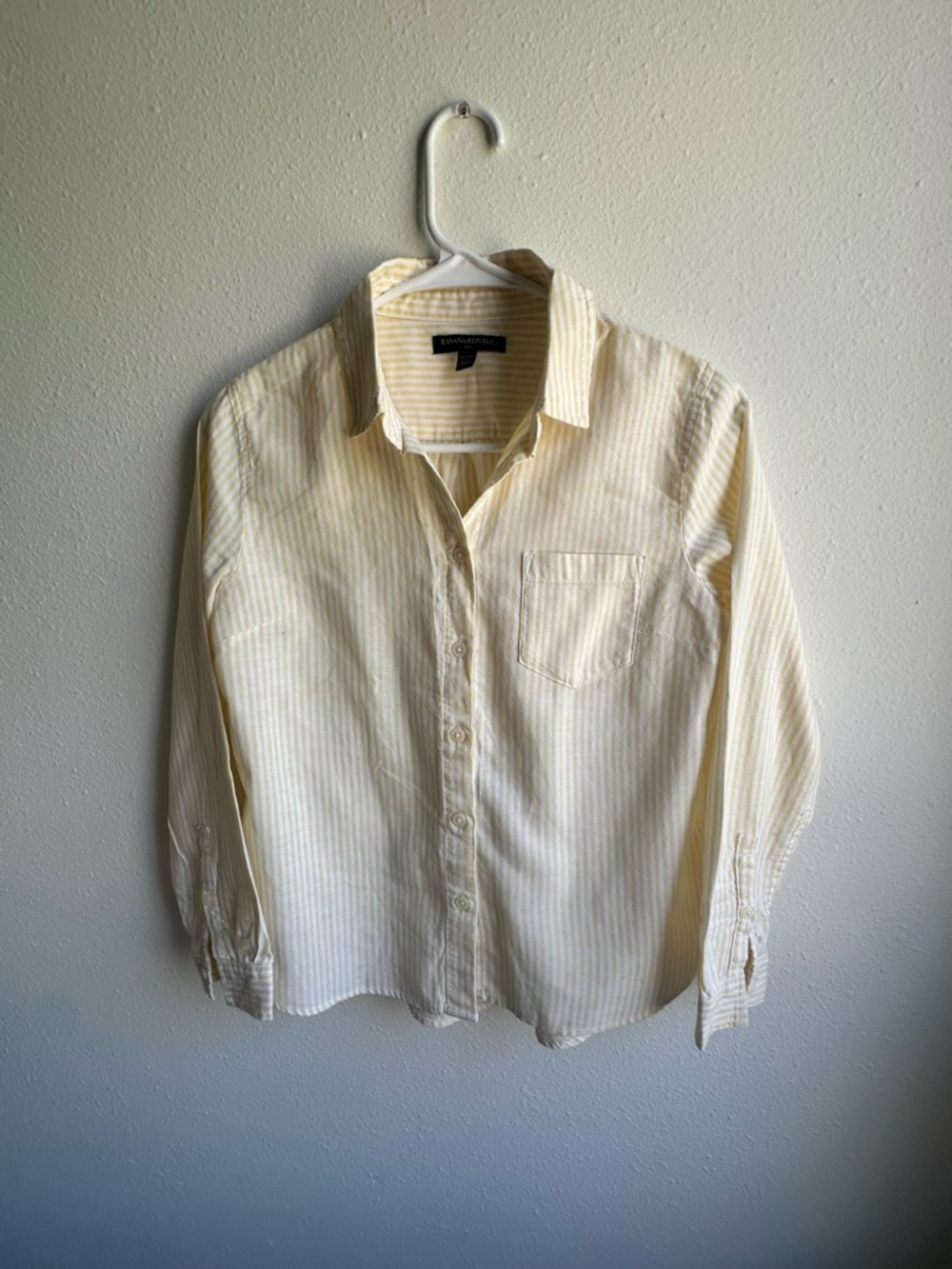 🌟Banana Republic Light Yellow Striped Button-Down Shirt